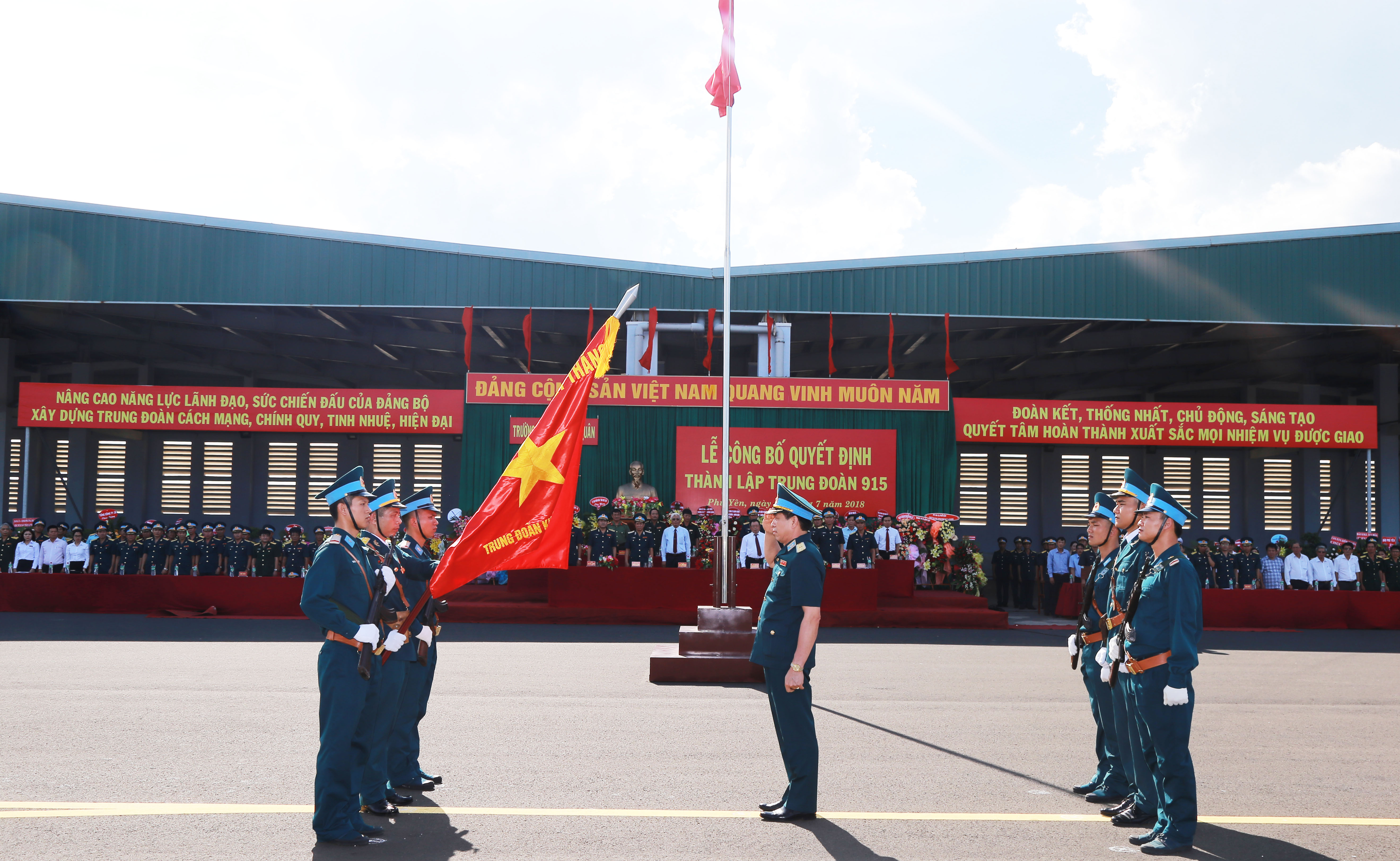 Tổ chức Lễ công bố quyết định thành lập Trung đoàn 915